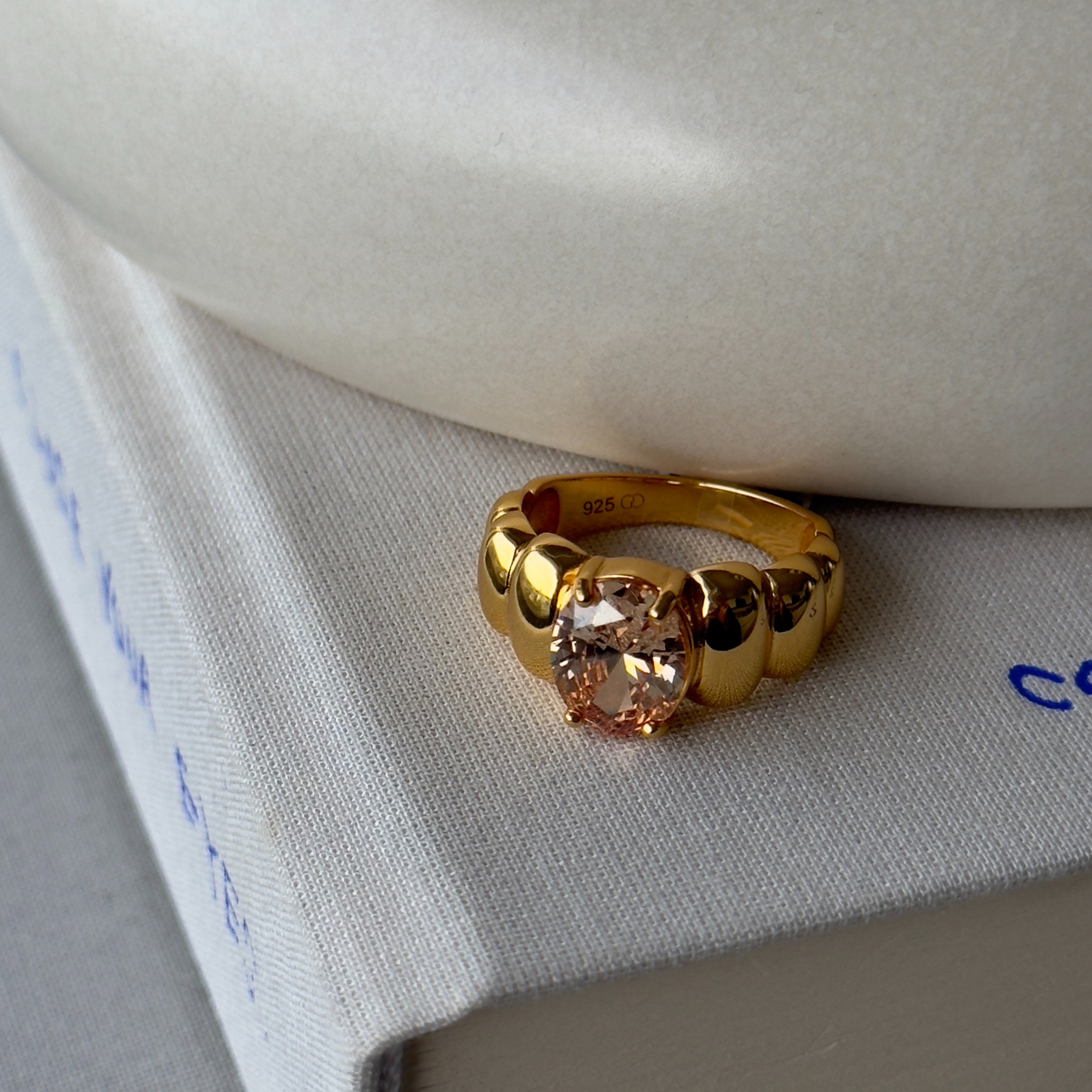 Pompadour Ring