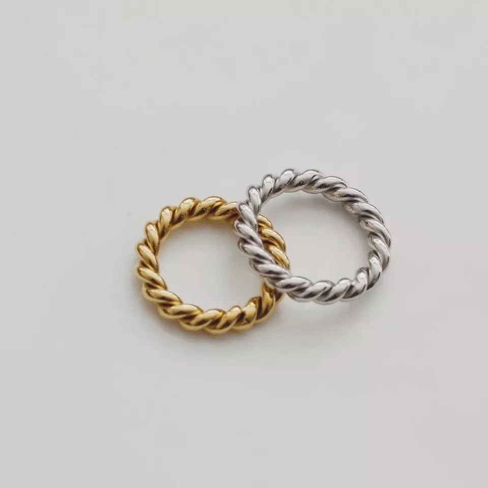 Twisted Bold Ring